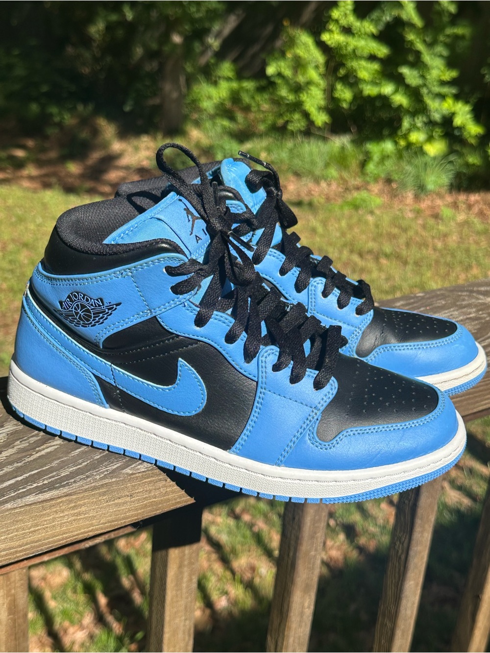 Air Jordan 1 Mid University Blue Black